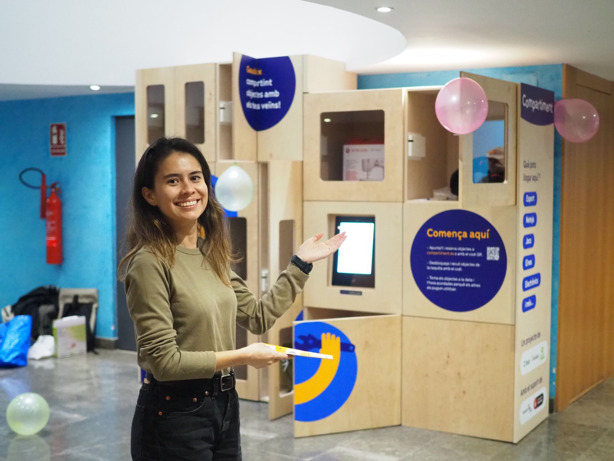 Photo of team member celebrating launch of Compartiment