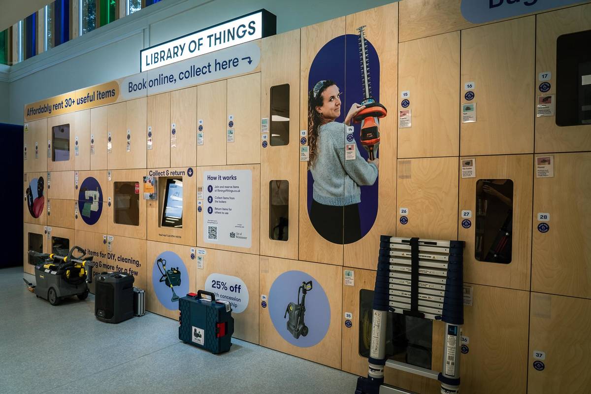 Library of things sharing station